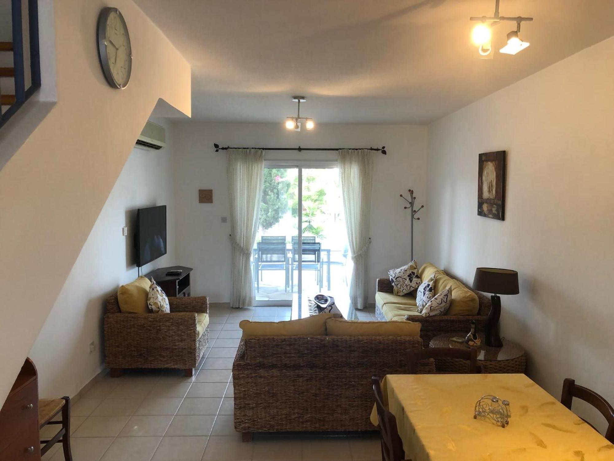 Regina Gardens - Spacious 3 Bed, 2 Bath Maisonette Paphos Esterno foto
